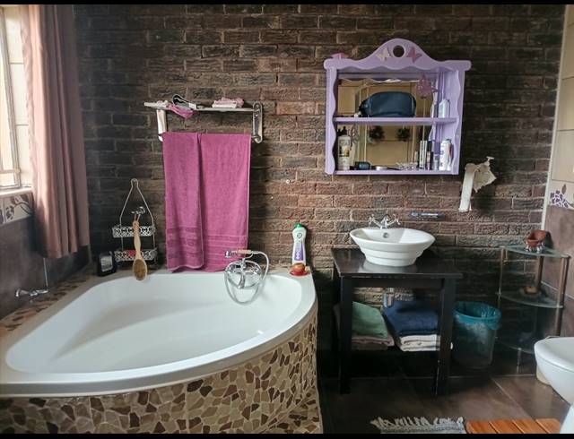 4 BEDROOM HOUSE FOR SALE IN NORKEM PARK